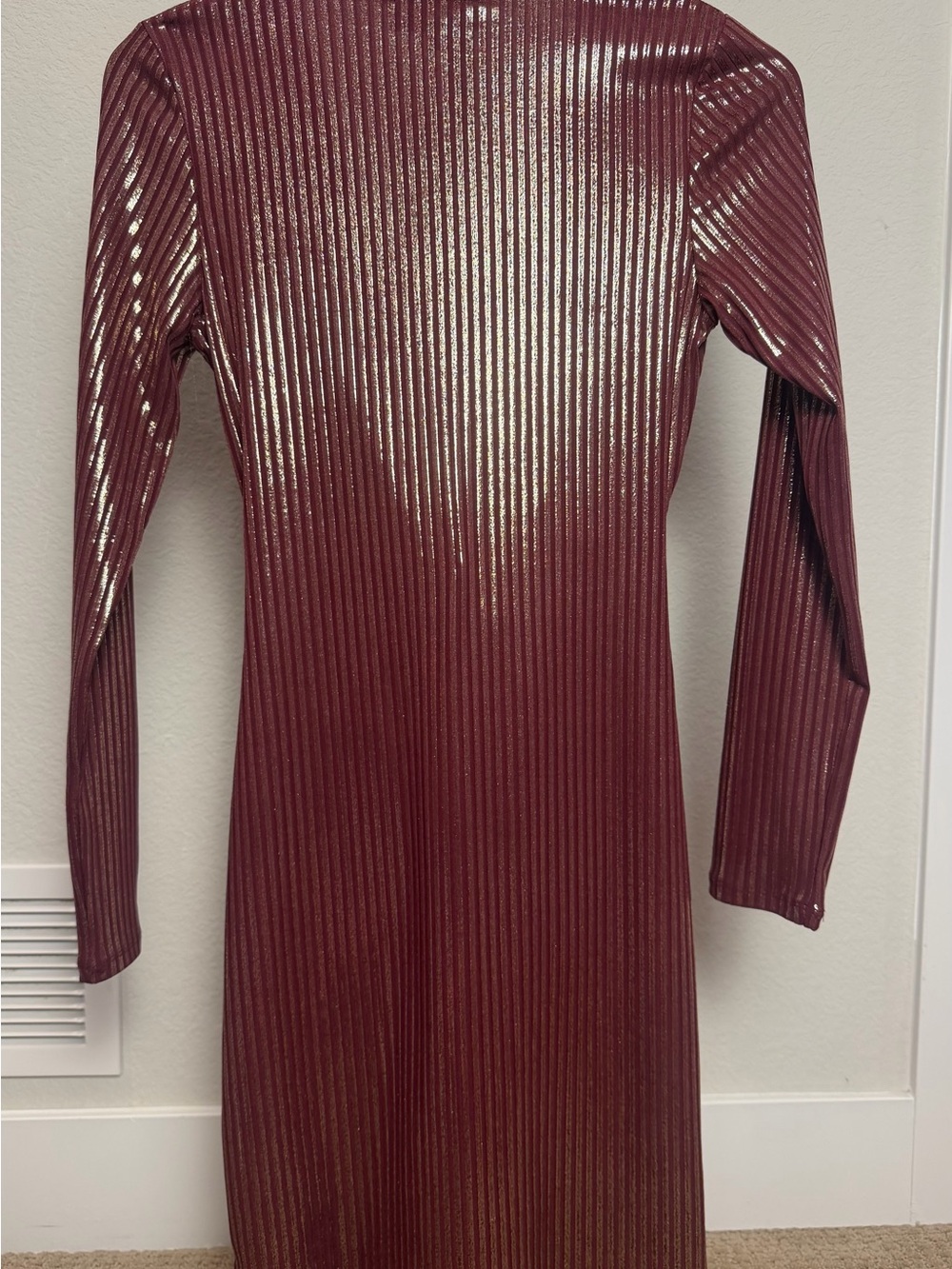 Lulu’s Dress Size Small Burgundy and Gold metallic - Picture 2 of 6